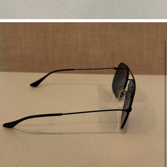 Men’s Gucci Sunglasses - Picture 5 of 6